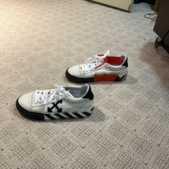 Off-White Vulcanized Low Top Sneakers. - Picture 5 of 11